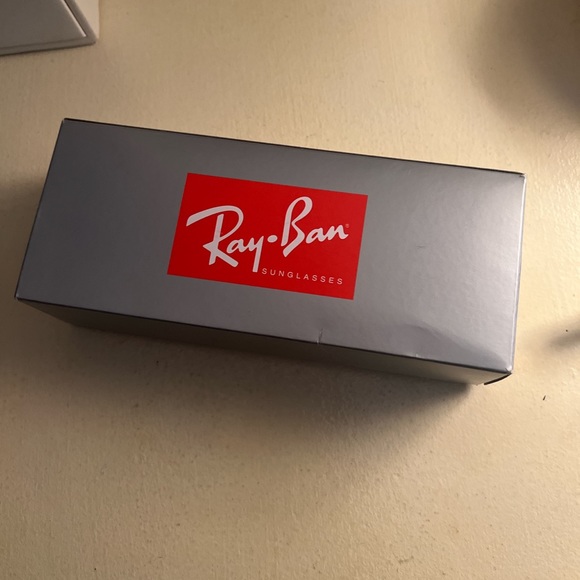 Arista Ray-Ban sunglasses in gradient brown. - Picture 4 of 4